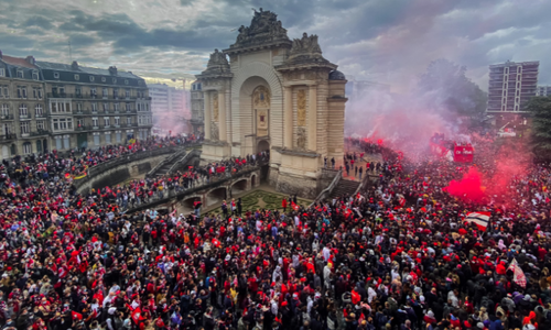 Παράνοια στη φιέστα της Λιλ! (vid, pics) thumb