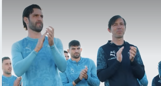 Μια γροθιά παίκτες και κόσμος πριν τη μεγάλη ρεβάνς με την ΑΕΛ (ΒΙΝΤΕΟ) thumb