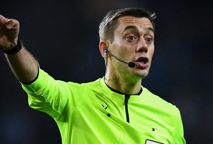 Ο Κλεμέν Τουρπέν σφυρίζει τον τελικό του Champions League! thumb