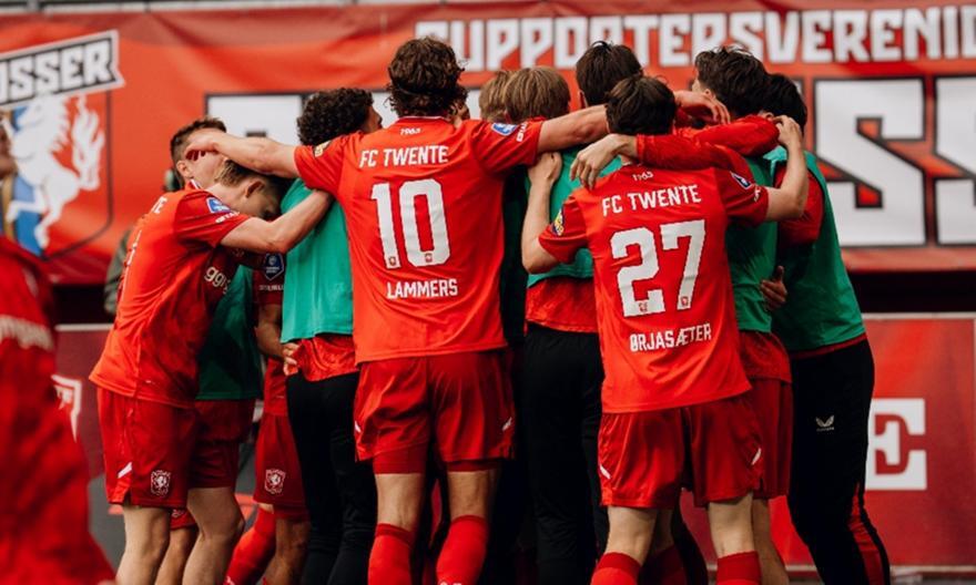 Γκέλα για Άγιαξ, αγκαλιά με το Champions League η Φέγενορντ thumb