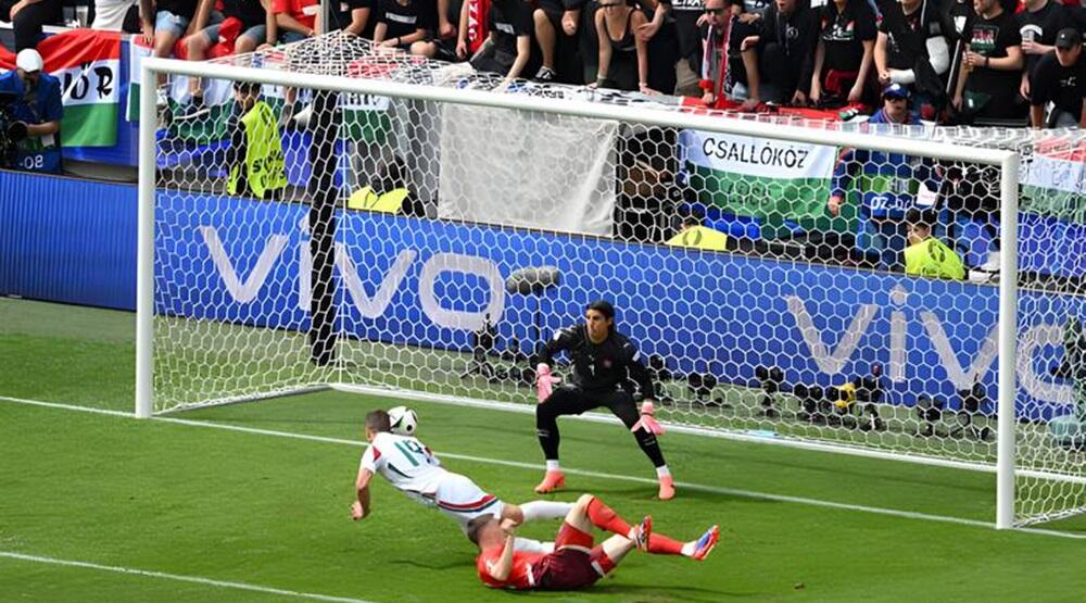 Με κεφαλιά του Βάργκα μειώνει σε 2-1 η Ουγγαρία! (vid) thumb
