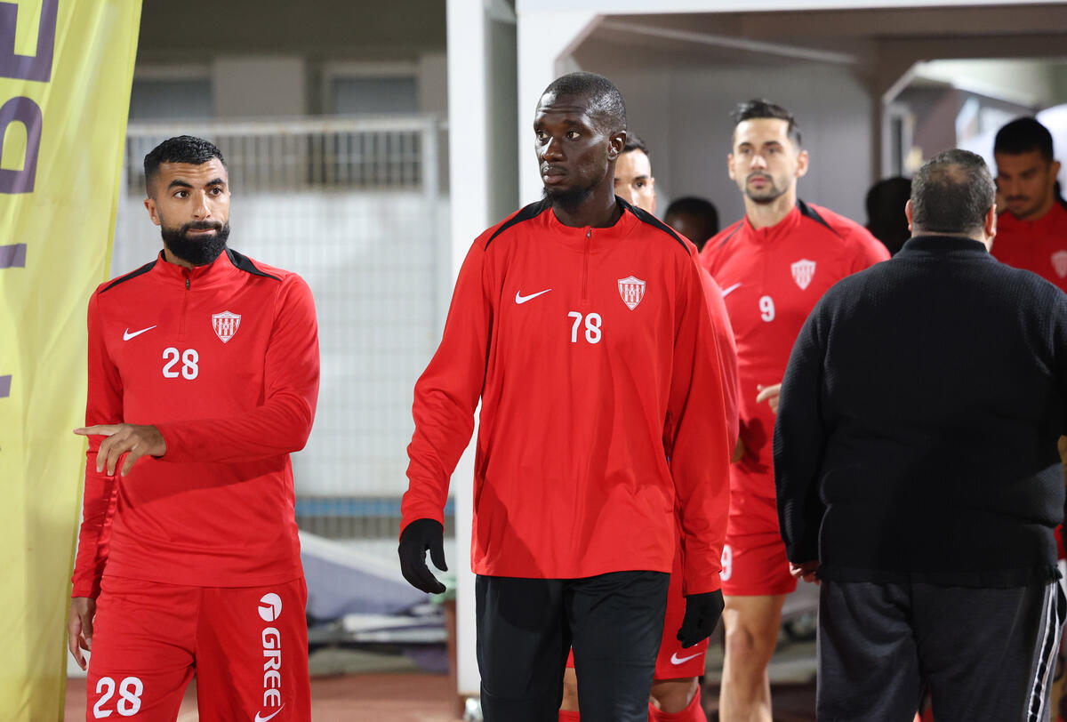 Νέα Σαλαμίνα / Πρόβλημα και αναγκαστική αλλαγή thumb