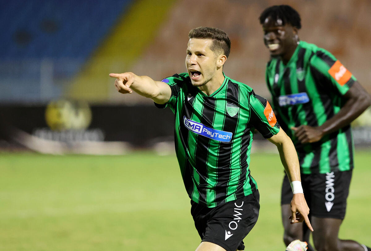 Ολυμπιακός - Καρμιώτισσα 4-1: Ο Τακτακαλάς την πέταξε εκτός! thumb