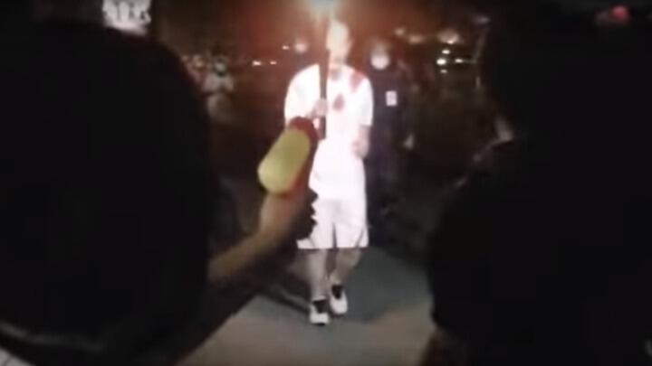 Προσπάθησε με νεροπίστολο να σβήσει την Ολυμπιακή φλόγα thumb