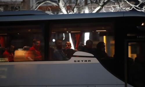 Επίθεση στην αποστολή του Ολυμπιακού στη Λάρισα thumb