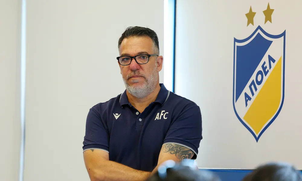 «Αυτοί που αδυνατούν να κατανοήσουν ακόμα και αυτά που ακούνε ας μείνουν στα σπίτια τους με τα βραβεία τους» thumb