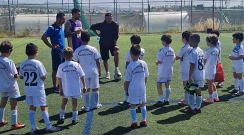 Επίσκεψη-έκπληξη του Μερκή στις ακαδημίες Σπόλιαριτς (pics) thumb