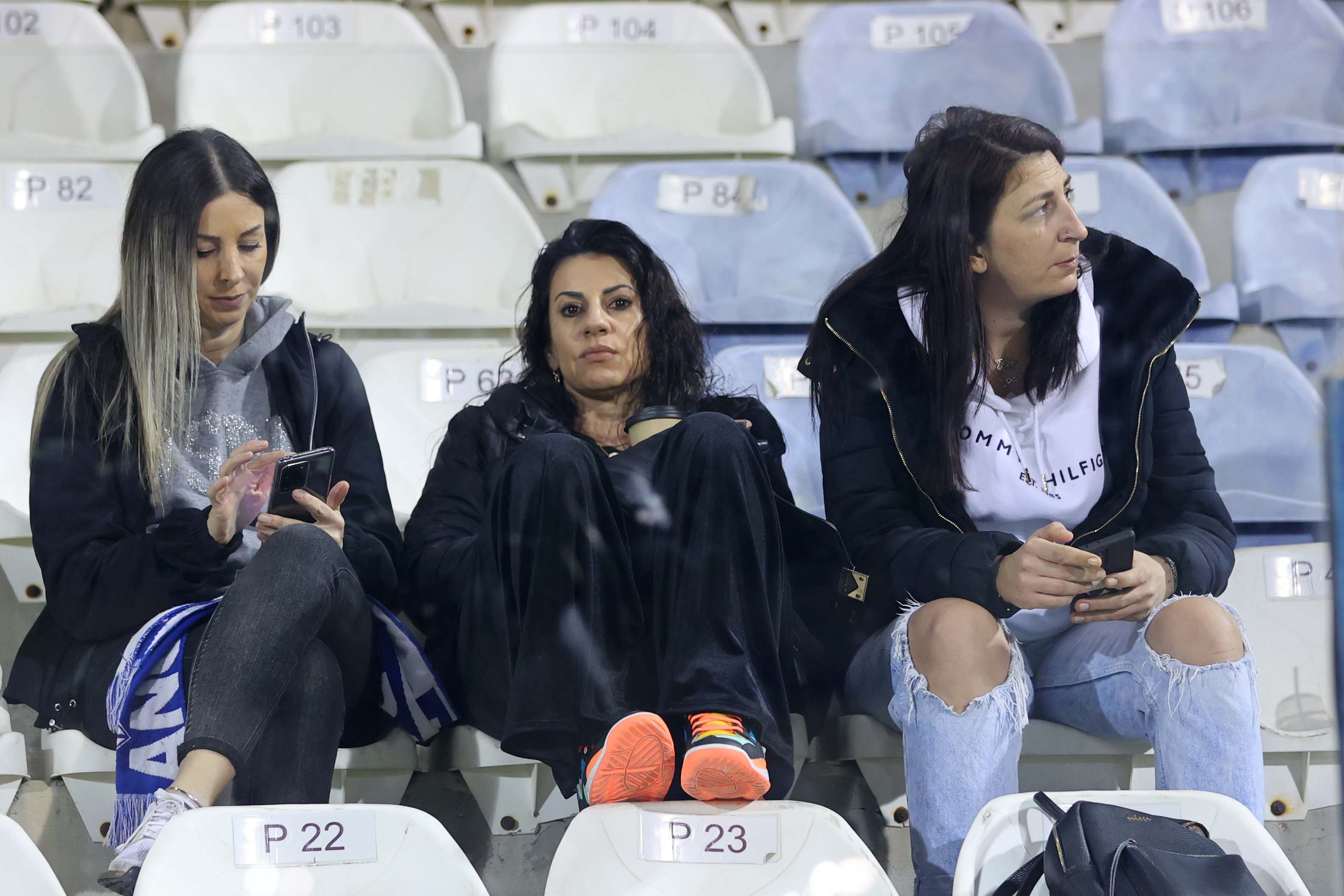 Πλούσιο φωτορεπορτάζ: Ο κόσμος στο Ανόρθωση-Ολυμπιακός thumb