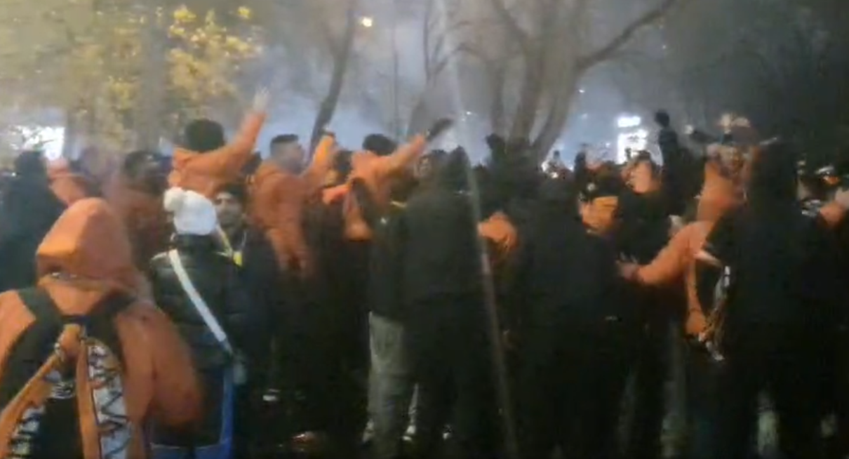 ΒΙΝΤΕΟ ST: «Ζεσταίνονται» με συνθήματα οι ΑΠΟΕΛιστες thumb