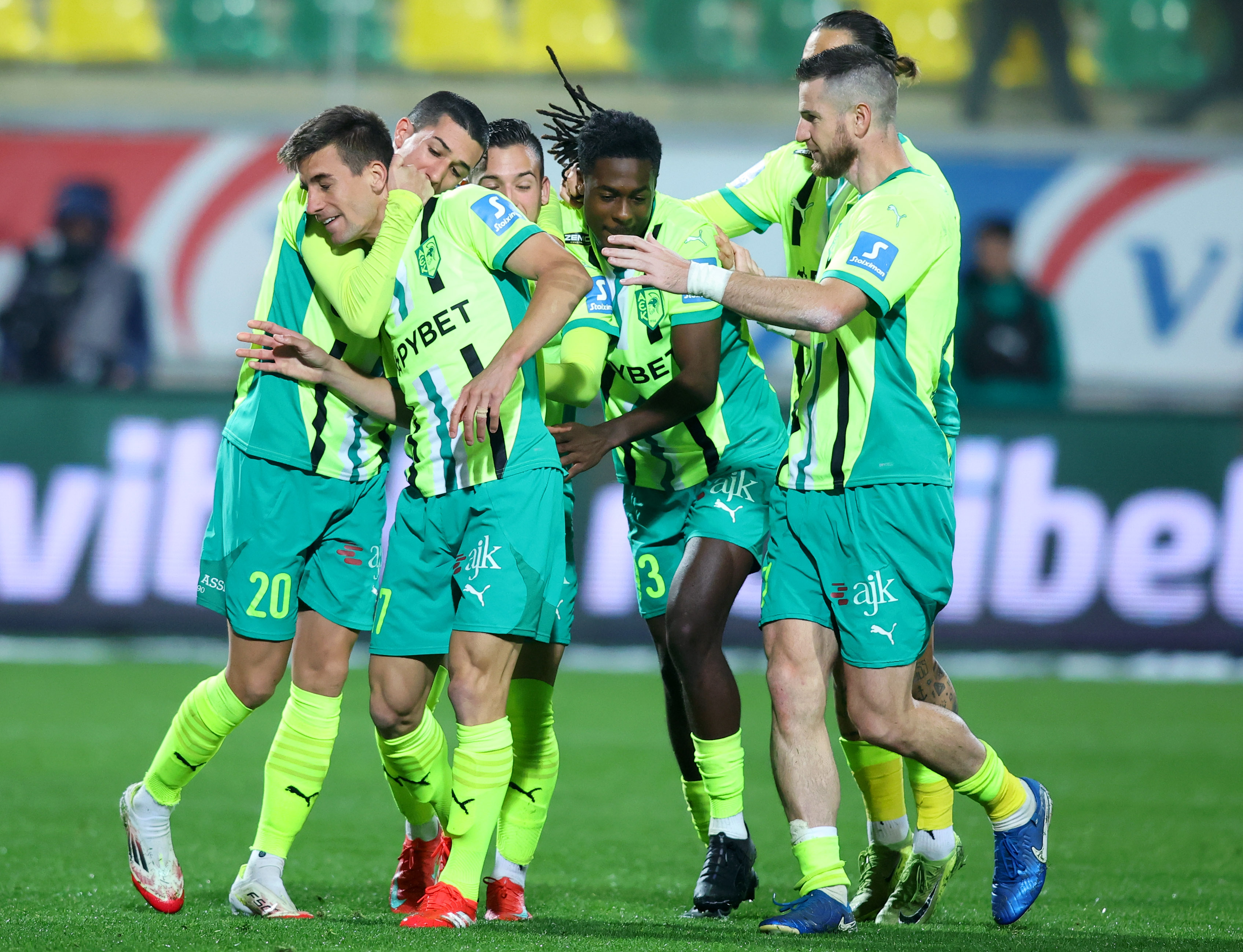 ΑΕΚ – ΑΕΛ 2-0: Αγχώθηκε, τα χρειάστηκε αλλά στο τέλος πήρε σπουδαία νίκη! thumb