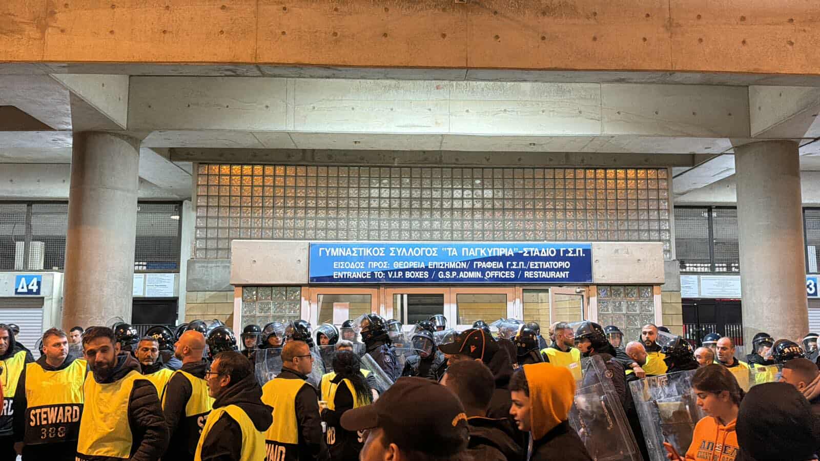 Οι «πορτοκαλί» τα έβαλαν με Φωτίου και διοίκηση! (pics) thumb